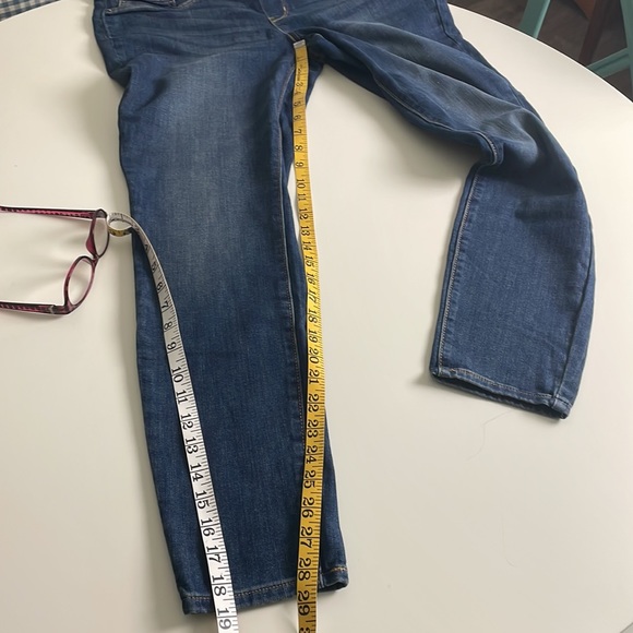 Maternity Signature Levi Strauss Maternity Jeans- Skinny- Dark Wash- Large - Picture 13 of 16